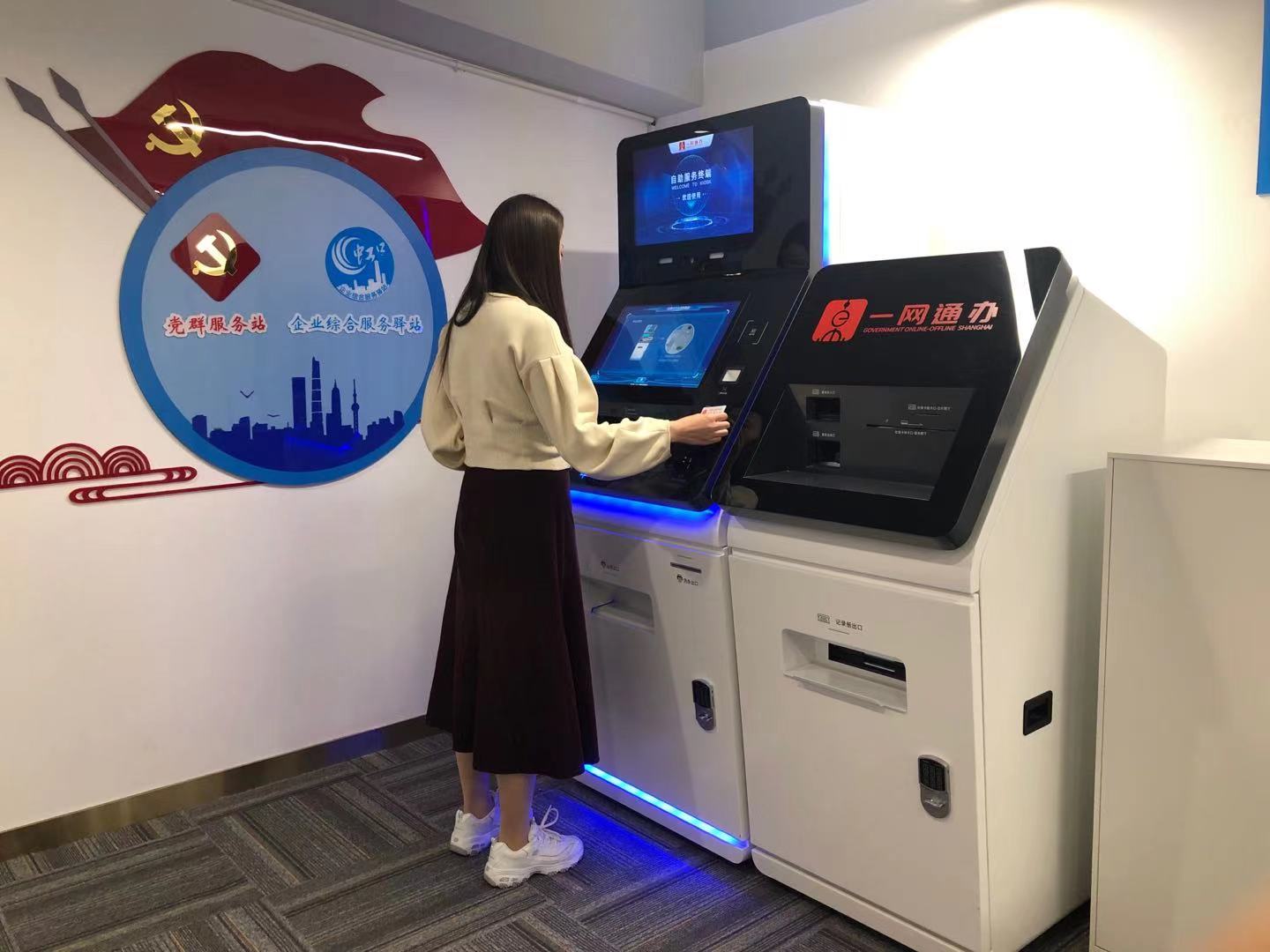 Hybrid Magnetic Card Dispenser Features